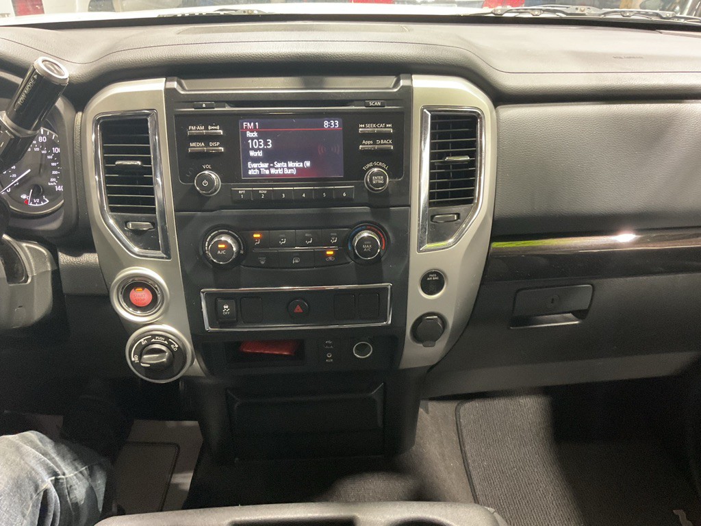 2017 Nissan Titan Image 9