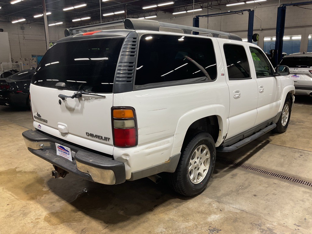 2005 Chevrolet Suburban Image 3