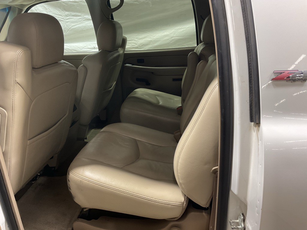 2005 Chevrolet Suburban Image 7