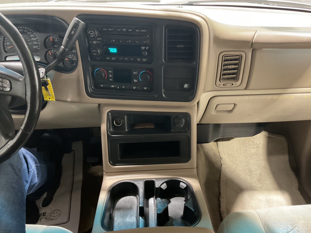 2005 Chevrolet Suburban Image 10