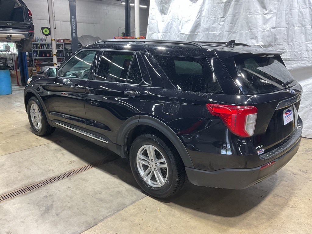 2020 Ford Explorer Image 2