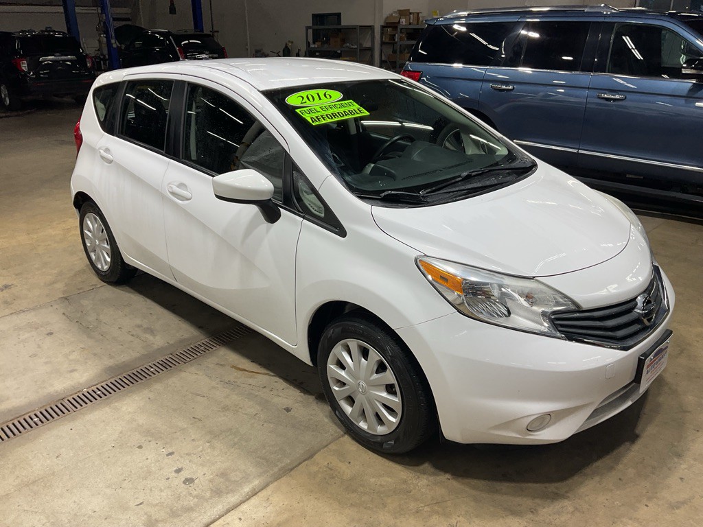 2016 Nissan Versa Image 4