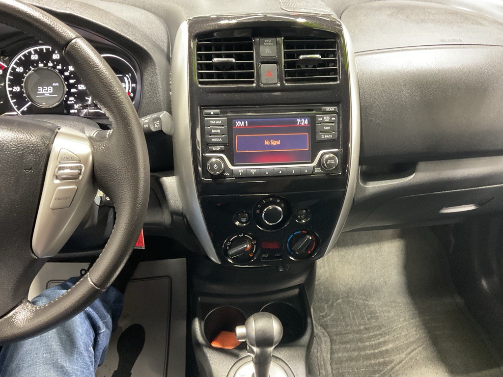 2016 Nissan Versa Image 9