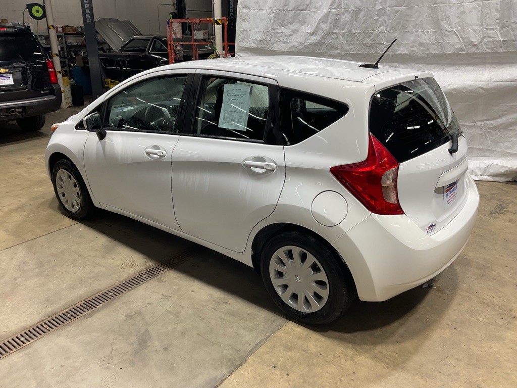 2016 Nissan Versa Image 12