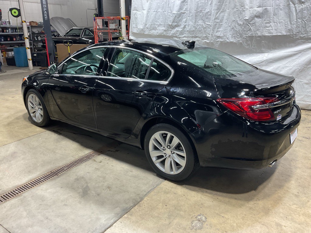 2016 Buick Regal Image 2