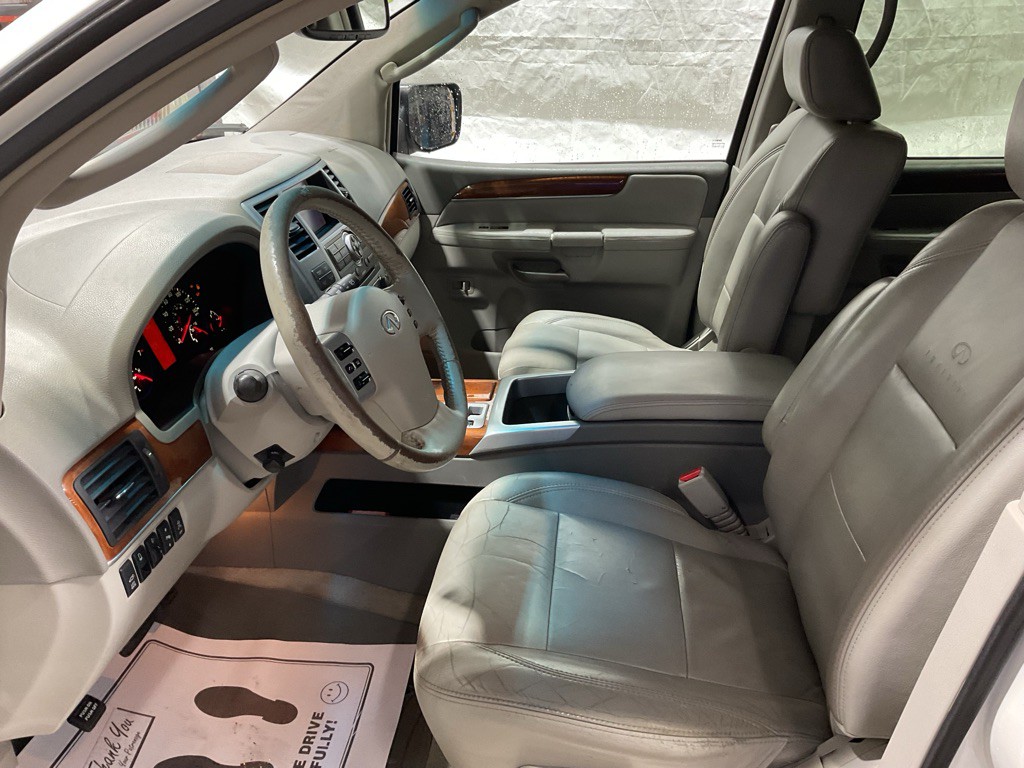 2010 INFINITI QX56 Image 6
