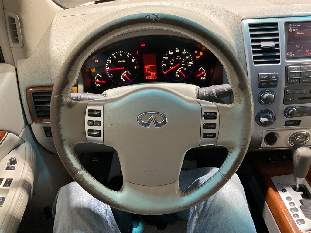 2010 INFINITI QX56 Image 9