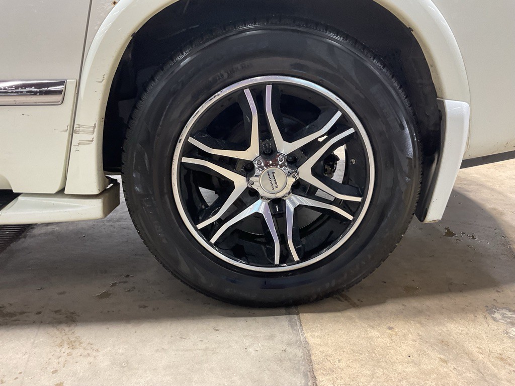 2010 INFINITI QX56 Image 11