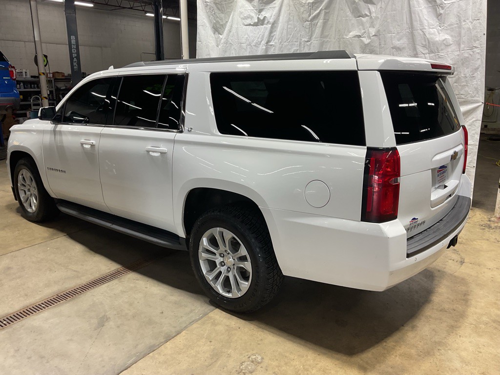 2018 Chevrolet Suburban Image 2
