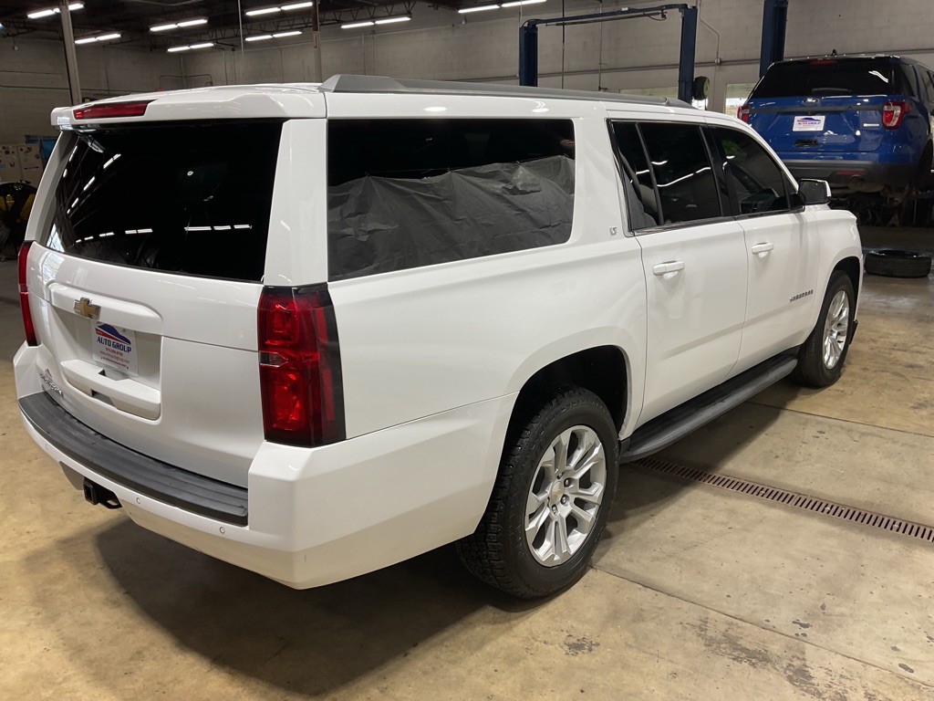 2018 Chevrolet Suburban Image 3