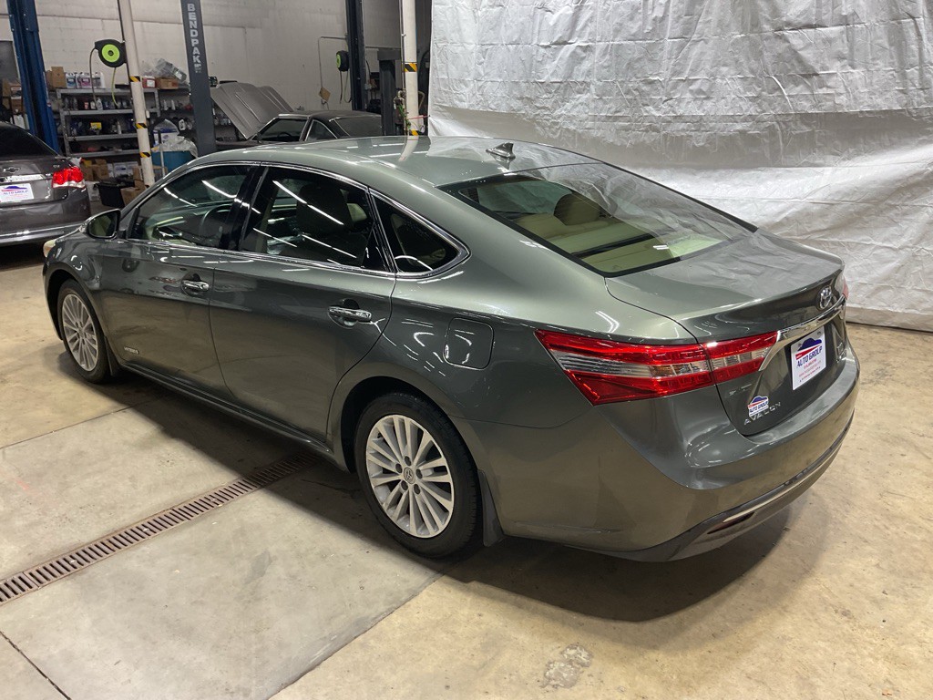 2013 Toyota Avalon Image 2