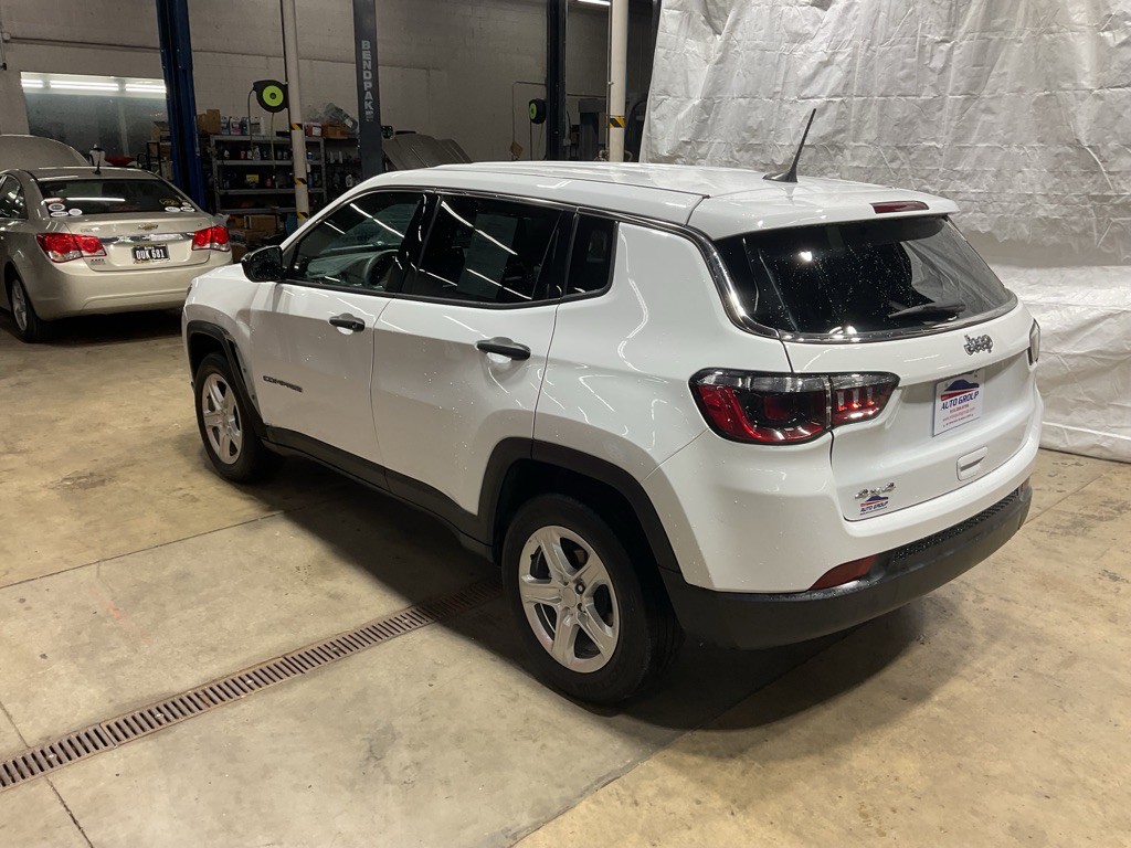 2023 Jeep Compass Image 3