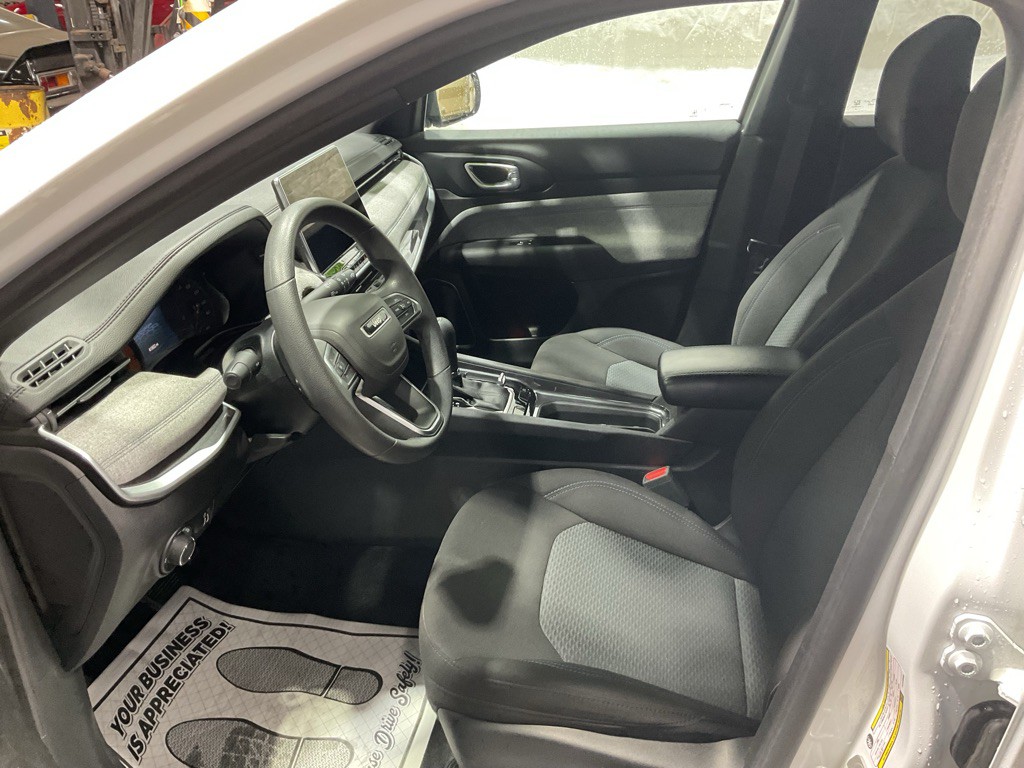 2023 Jeep Compass Image 7