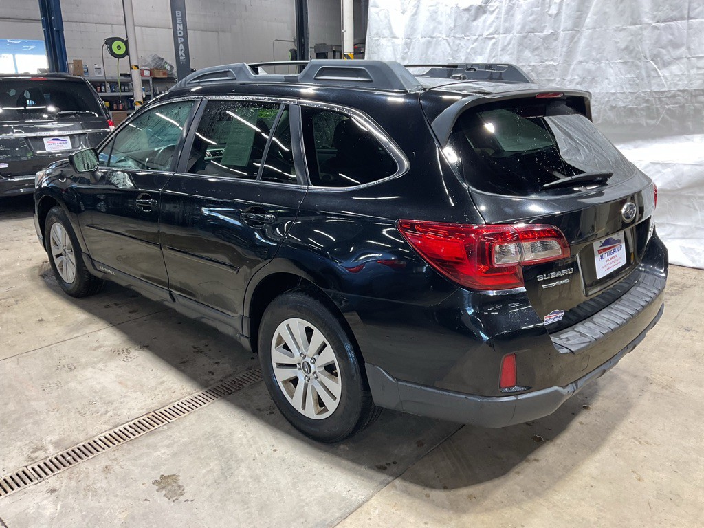 2015 Subaru Outback Image 2