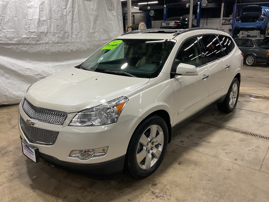 2011 Chevrolet Traverse Image 1
