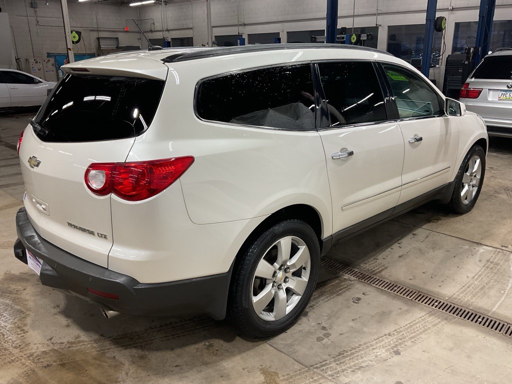 2011 Chevrolet Traverse Image 3