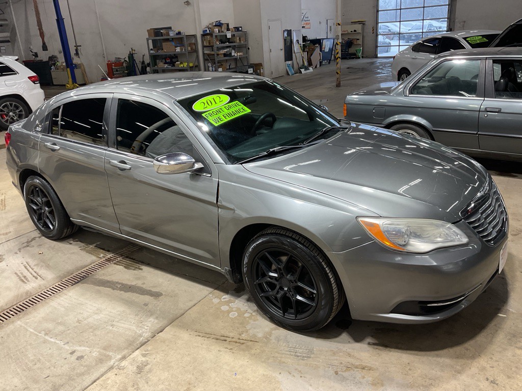 2012 Chrysler 200 Image 4