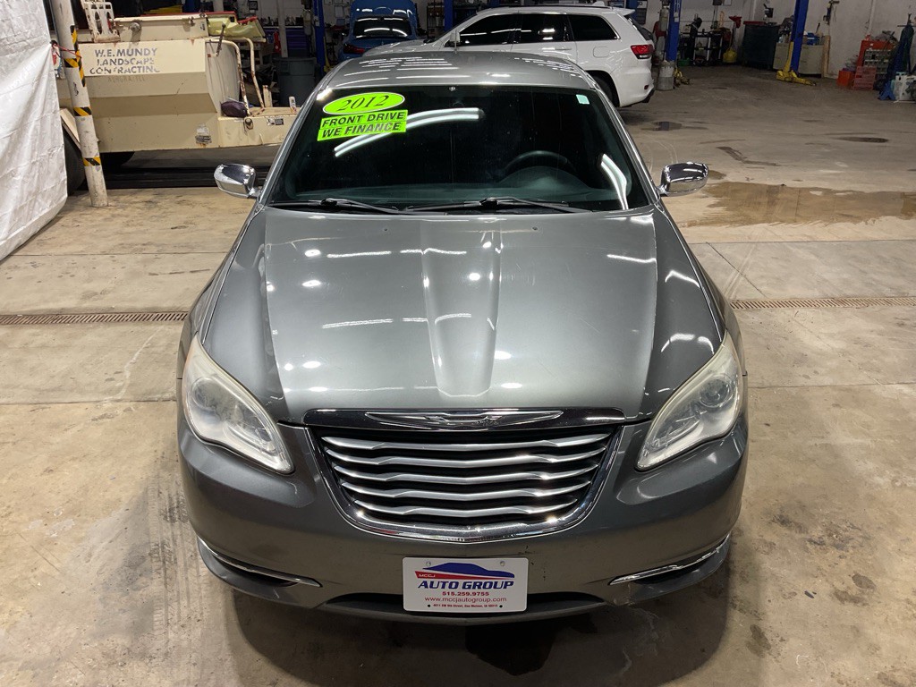 2012 Chrysler 200 Image 5