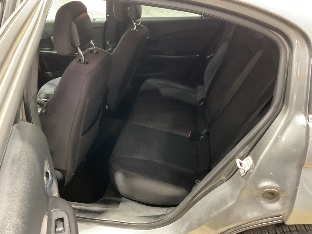 2012 Chrysler 200 Image 7