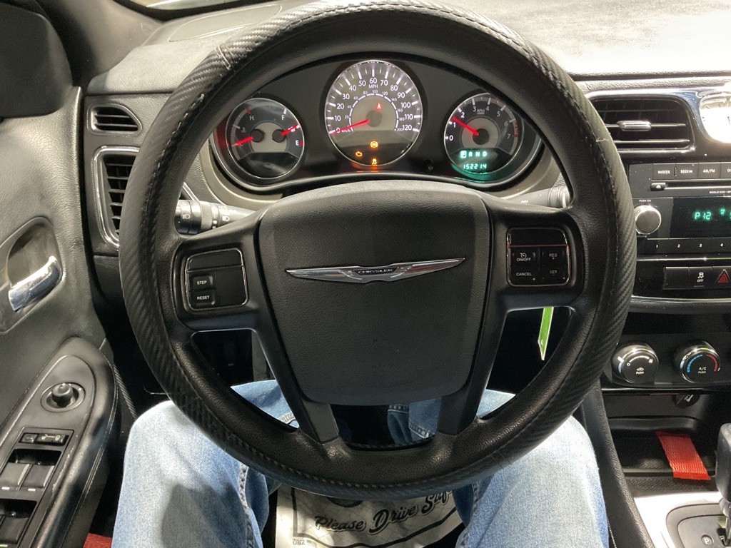 2012 Chrysler 200 Image 8