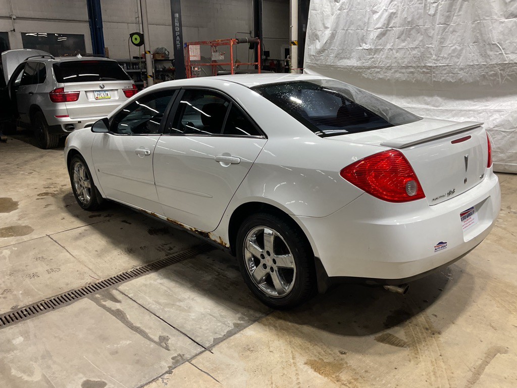2009 Pontiac G6 Image 2