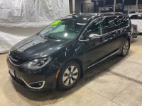 Image for 2018 Chrysler Pacifica Hybrid Limited ID: 7085135