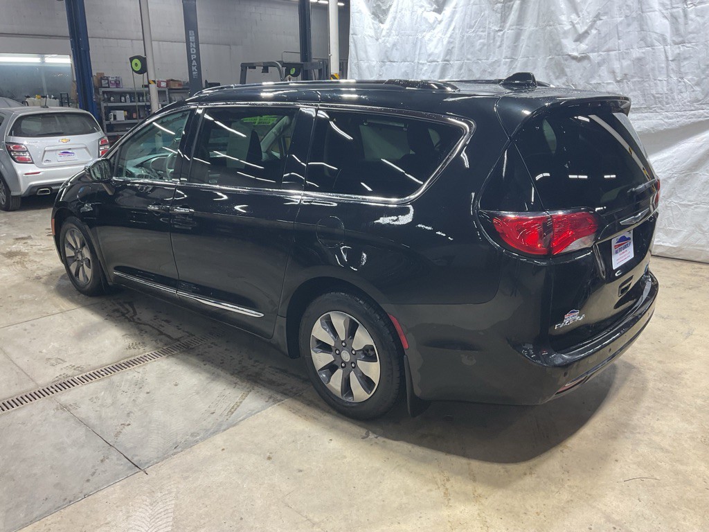 2018 Chrysler Pacifica Image 2
