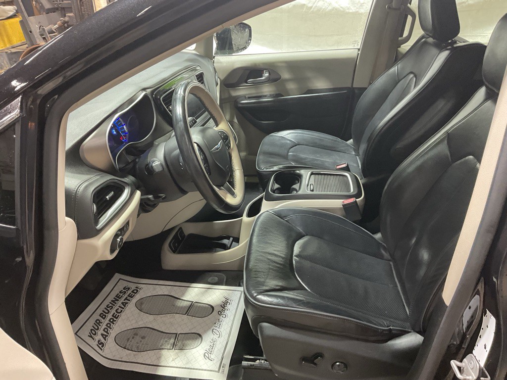 2018 Chrysler Pacifica Image 8