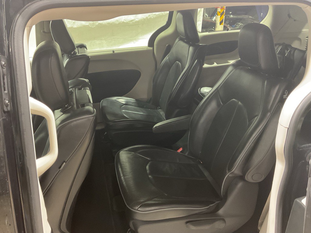 2018 Chrysler Pacifica Image 9