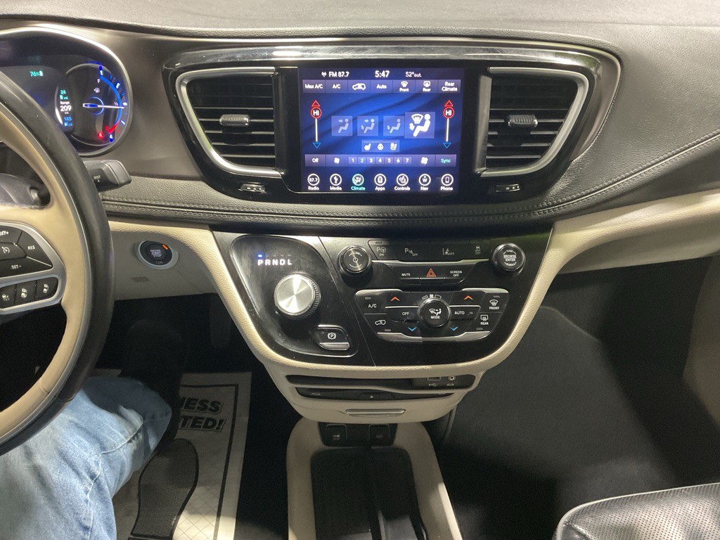 2018 Chrysler Pacifica Image 13