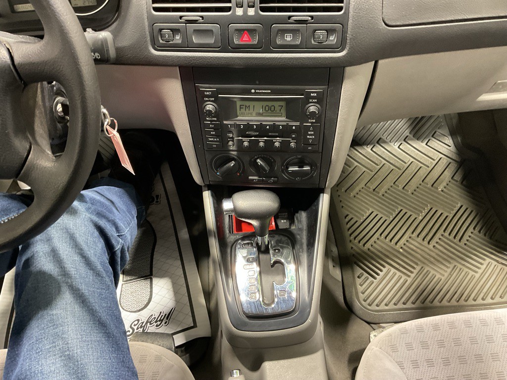 2004 Volkswagen Jetta Image 10