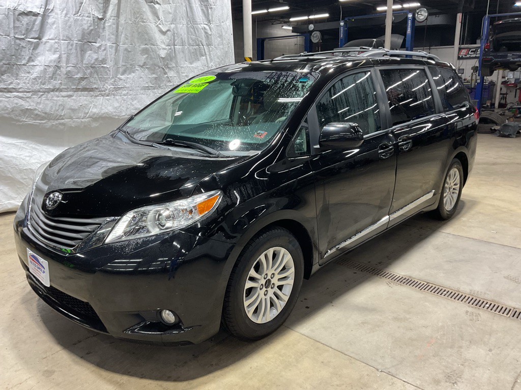 2014 Toyota Sienna Image 1