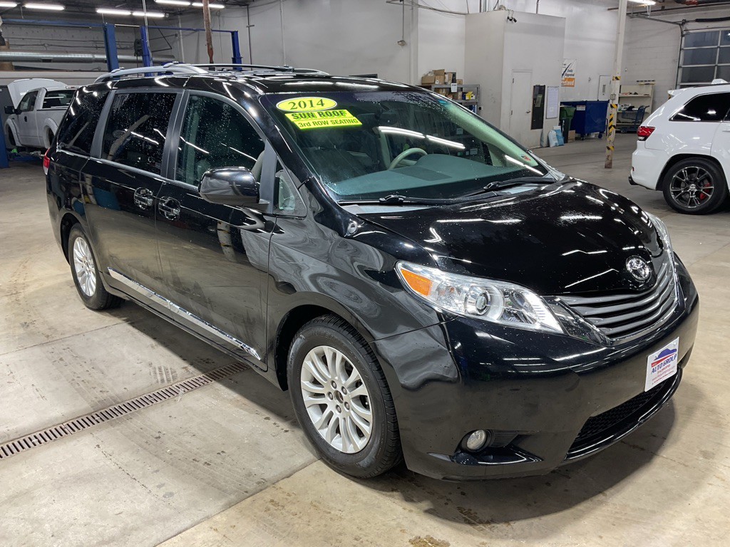 2014 Toyota Sienna Image 4