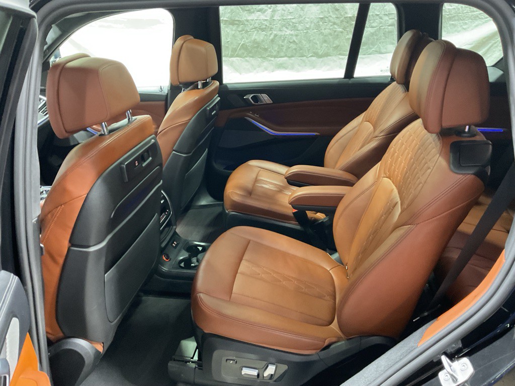 2022 BMW X7 Image 9