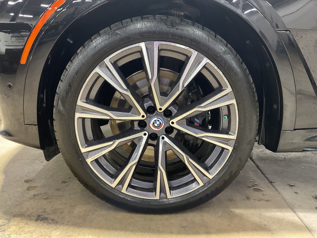 2022 BMW X7 Image 14