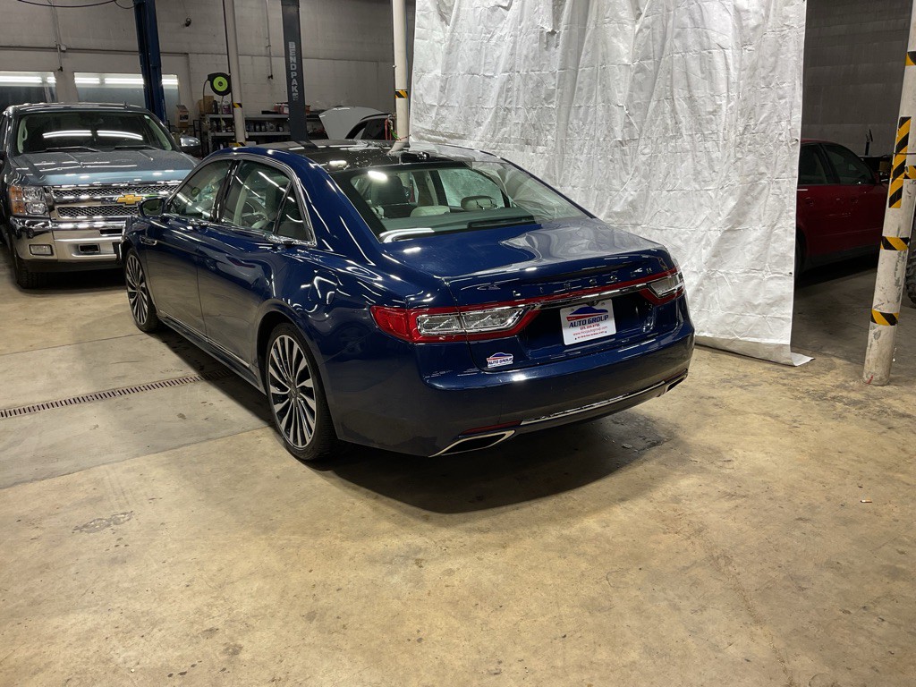 2017 Lincoln Continental Image 3