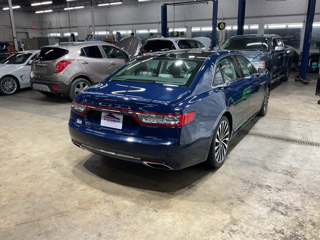 2017 Lincoln Continental Image 4