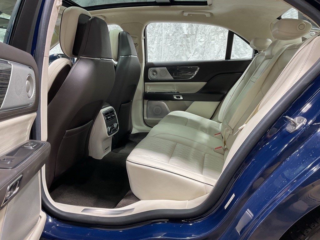 2017 Lincoln Continental Image 7