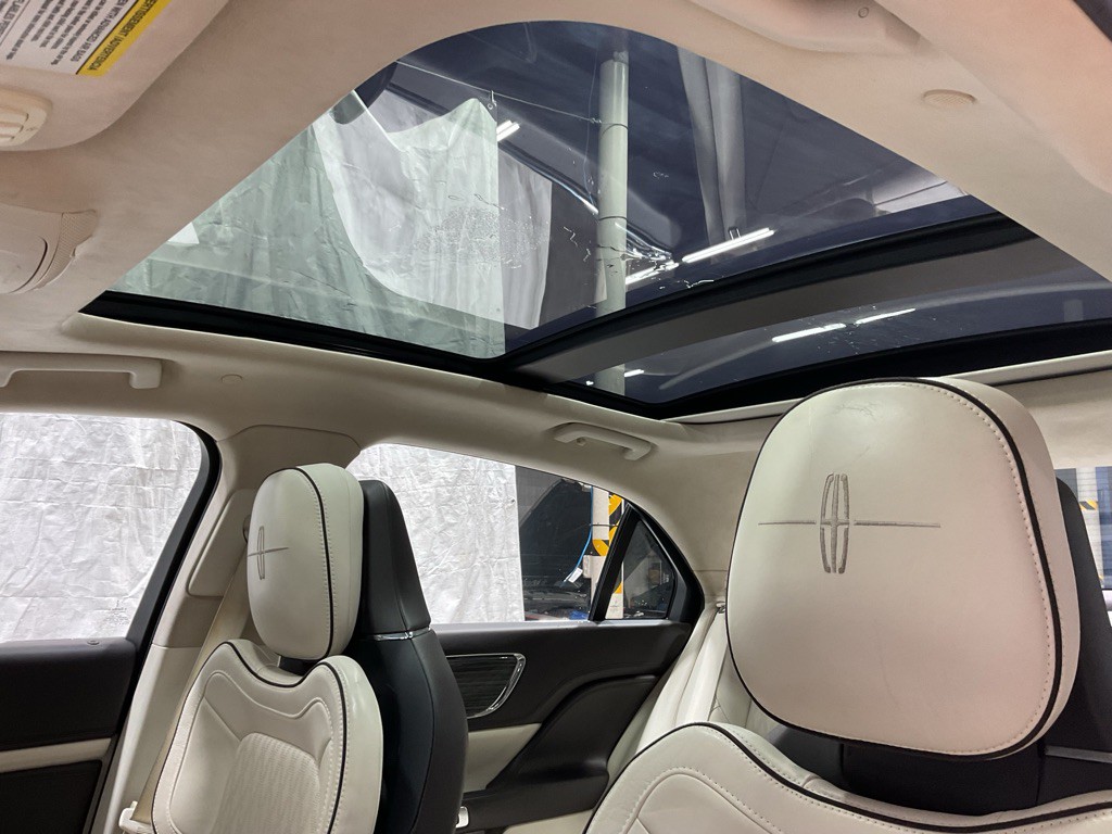 2017 Lincoln Continental Image 8