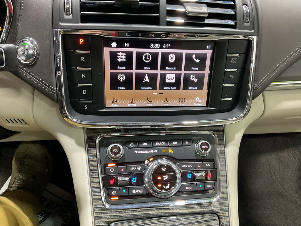 2017 Lincoln Continental Image 10