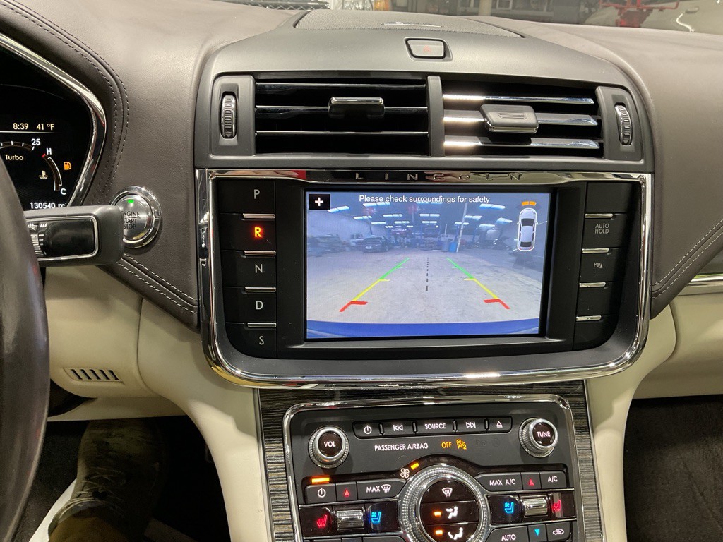 2017 Lincoln Continental Image 11