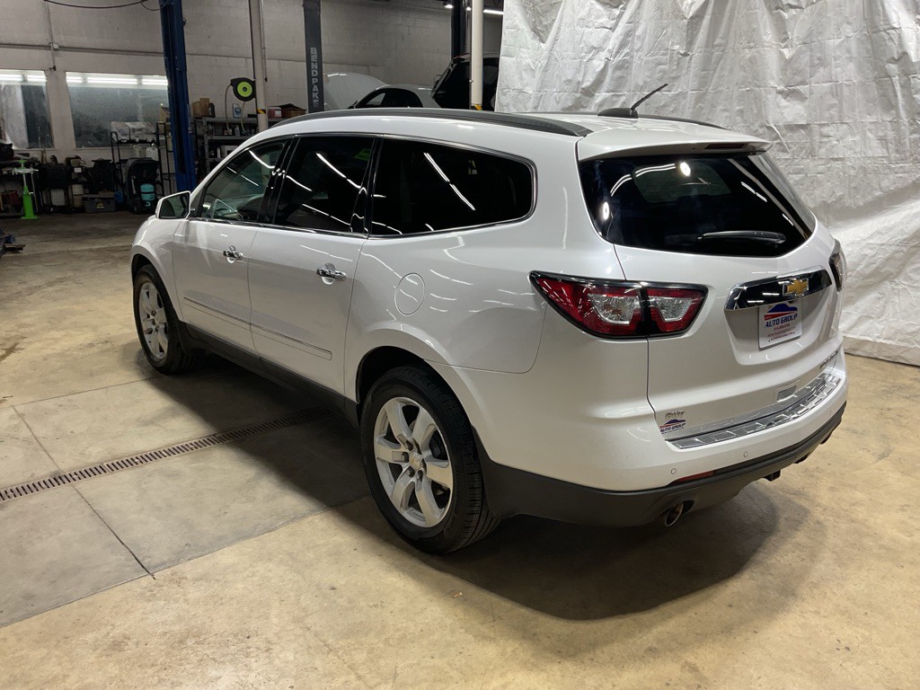 2016 Chevrolet Traverse Image 2