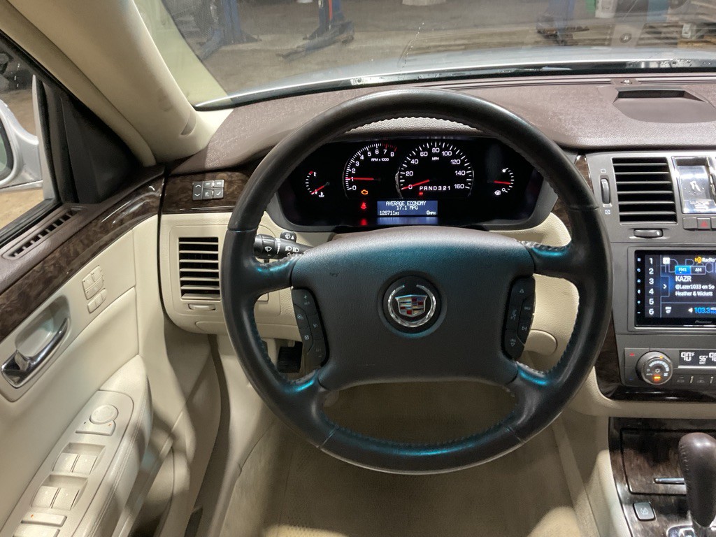 2011 Cadillac DTS Image 9