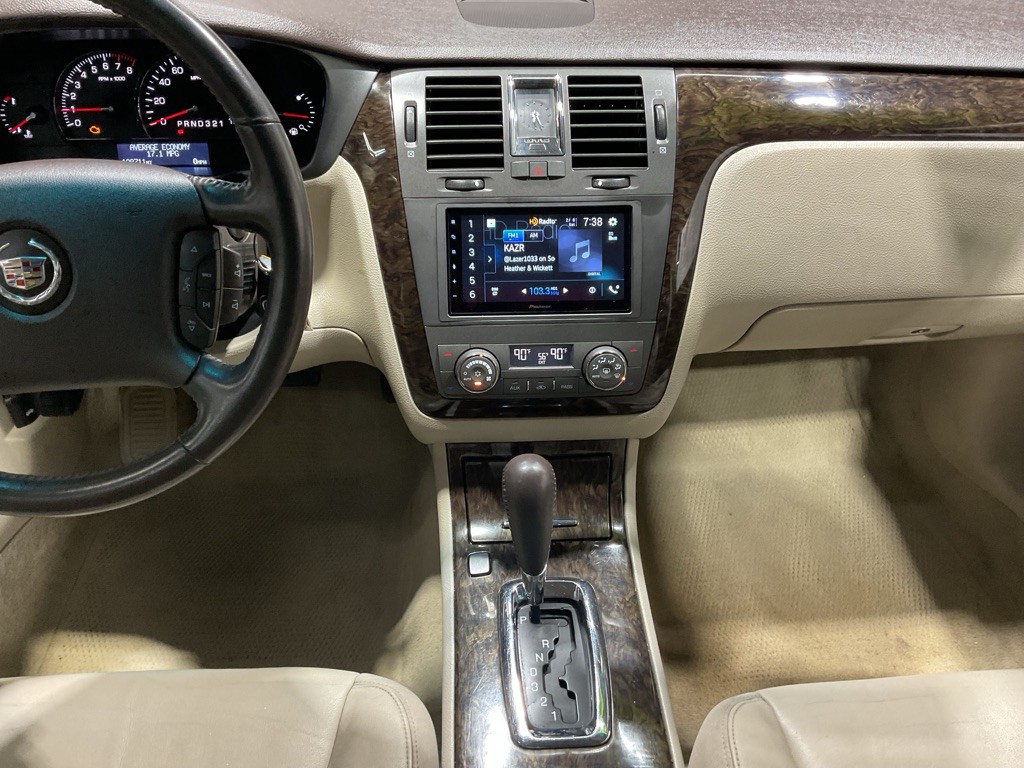2011 Cadillac DTS Image 10