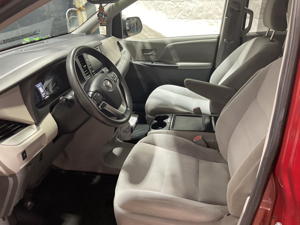 2020 Toyota Sienna Image 7