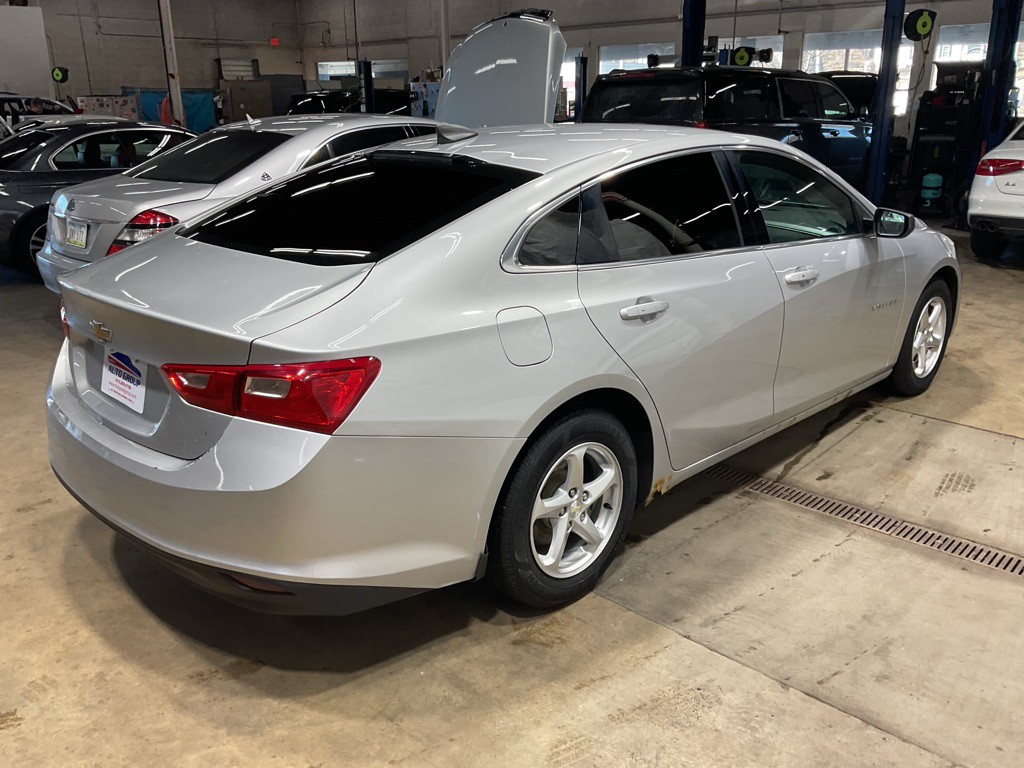 2018 Chevrolet Malibu Image 3