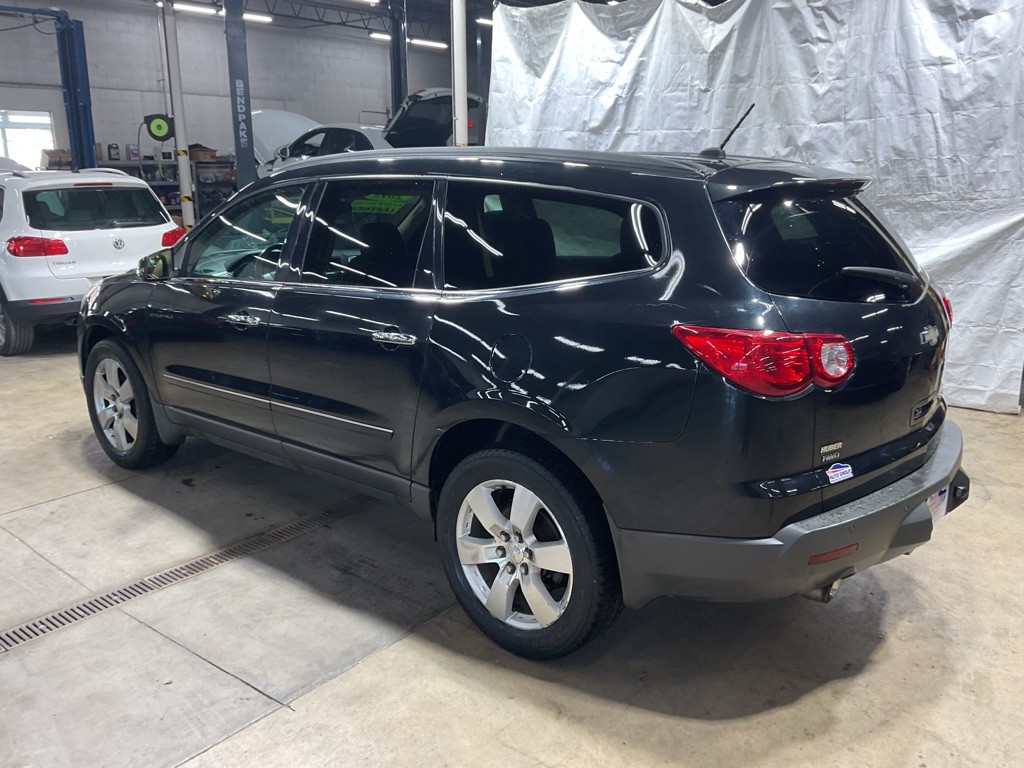 2012 Chevrolet Traverse Image 2