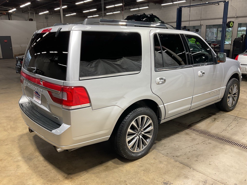 2016 Lincoln Navigator Image 3