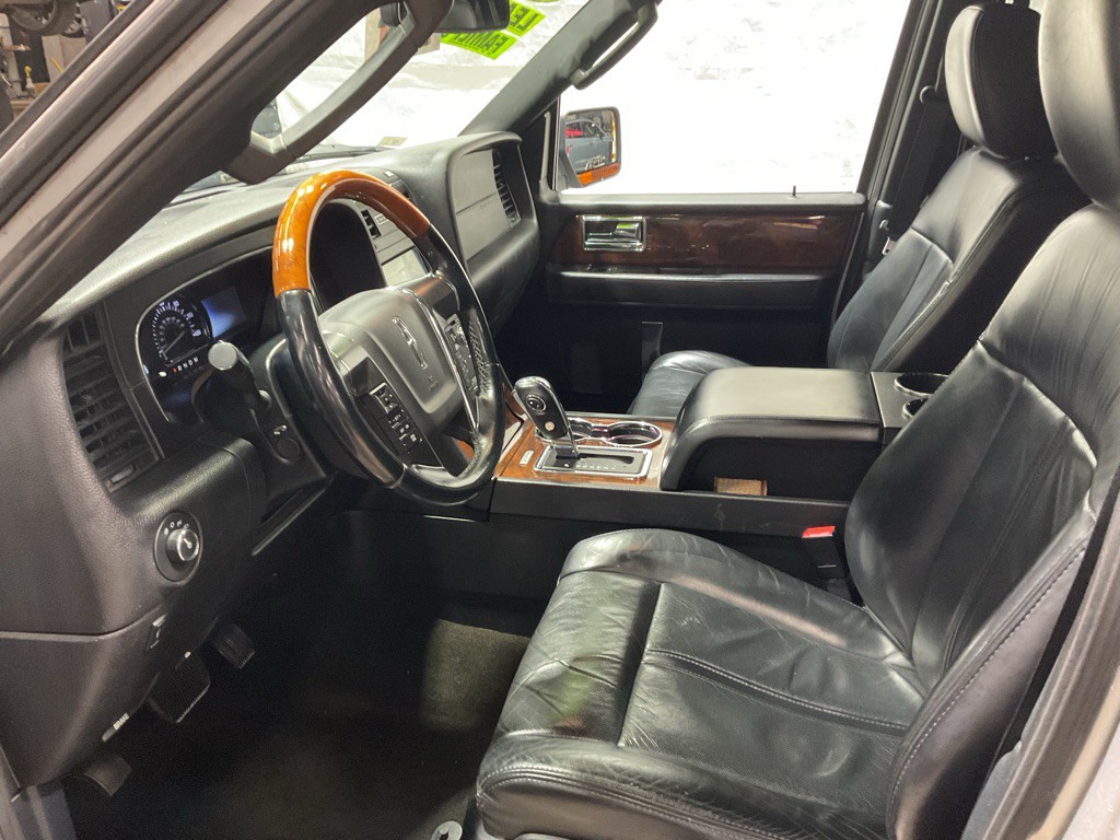 2016 Lincoln Navigator Image 8