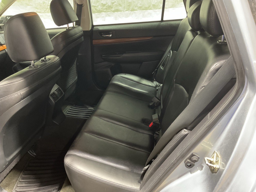2013 Subaru Outback Image 9